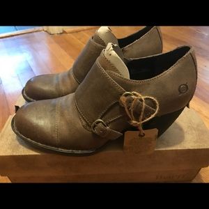 Born Davis Taupe oiled leather bootie size 10